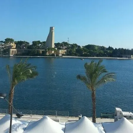 Couette-café Emily 4*