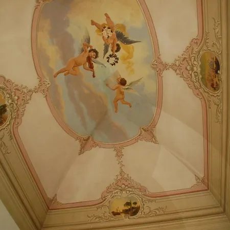 Couette-café Emily Brindisi