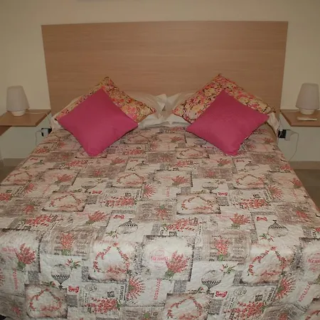 Couette-café Emily 4*